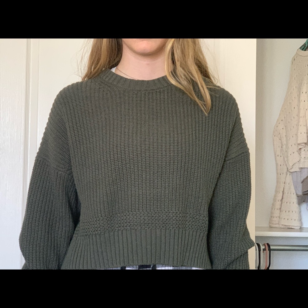 green sweater from pacsun !!
